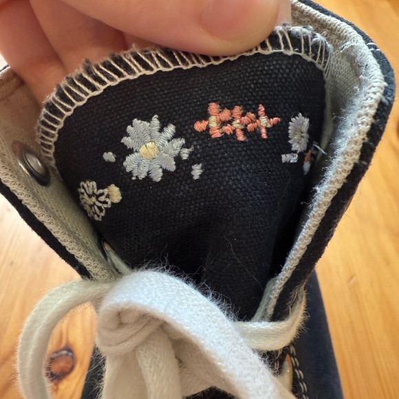 Floral embroidered Converse - Picture 3 of 13